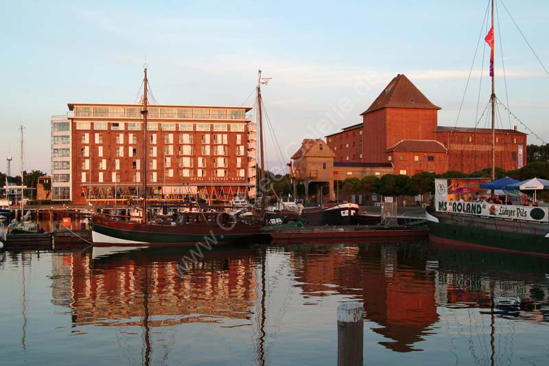 Barth_Hafen_Abend_Hotel_Speicher