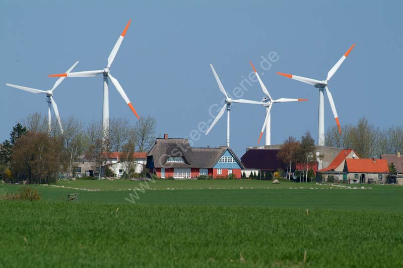 Kuestrow_und_Windraeder_2