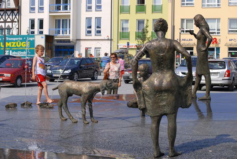 Ribnitz_Brunnen_Bernsteinfischer_3