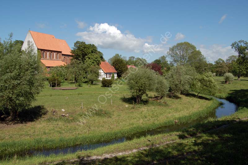 Kirche_Starkow_Kuesterhaus_Barthe