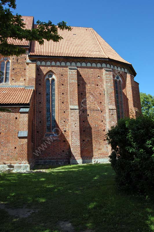 Kirche_Starkow_aussen_1