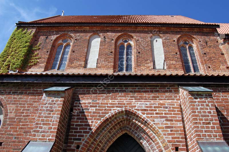 Kirche_Starkow_aussen_3