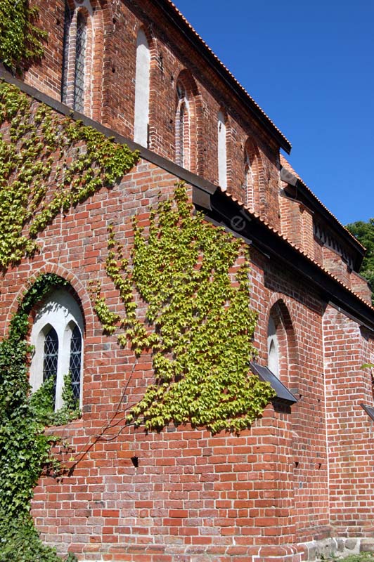 Kirche_Starkow_aussen_4