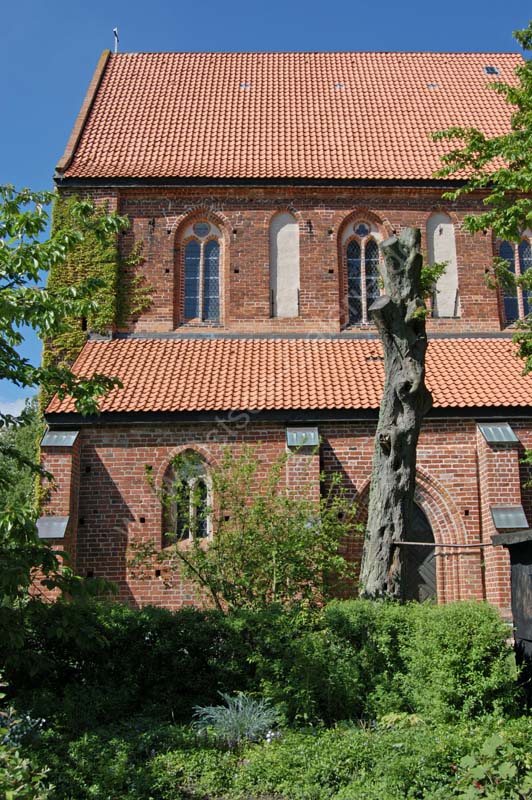 Kirche_Starkow_aussen_5